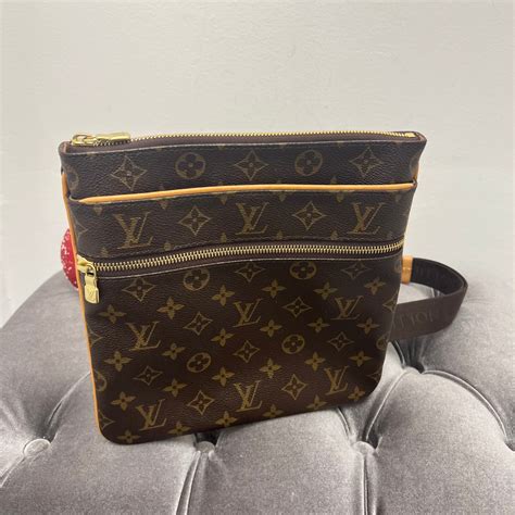 lv valmy pochette|LOUIS VUITTON Monogram Pochette Valmy.